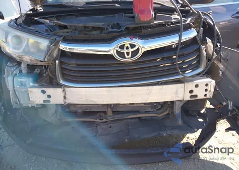 2015 Toyota Highlander Le V6 z USA, uszkodzony, nr VIN 5TDZKRFH2FS067787